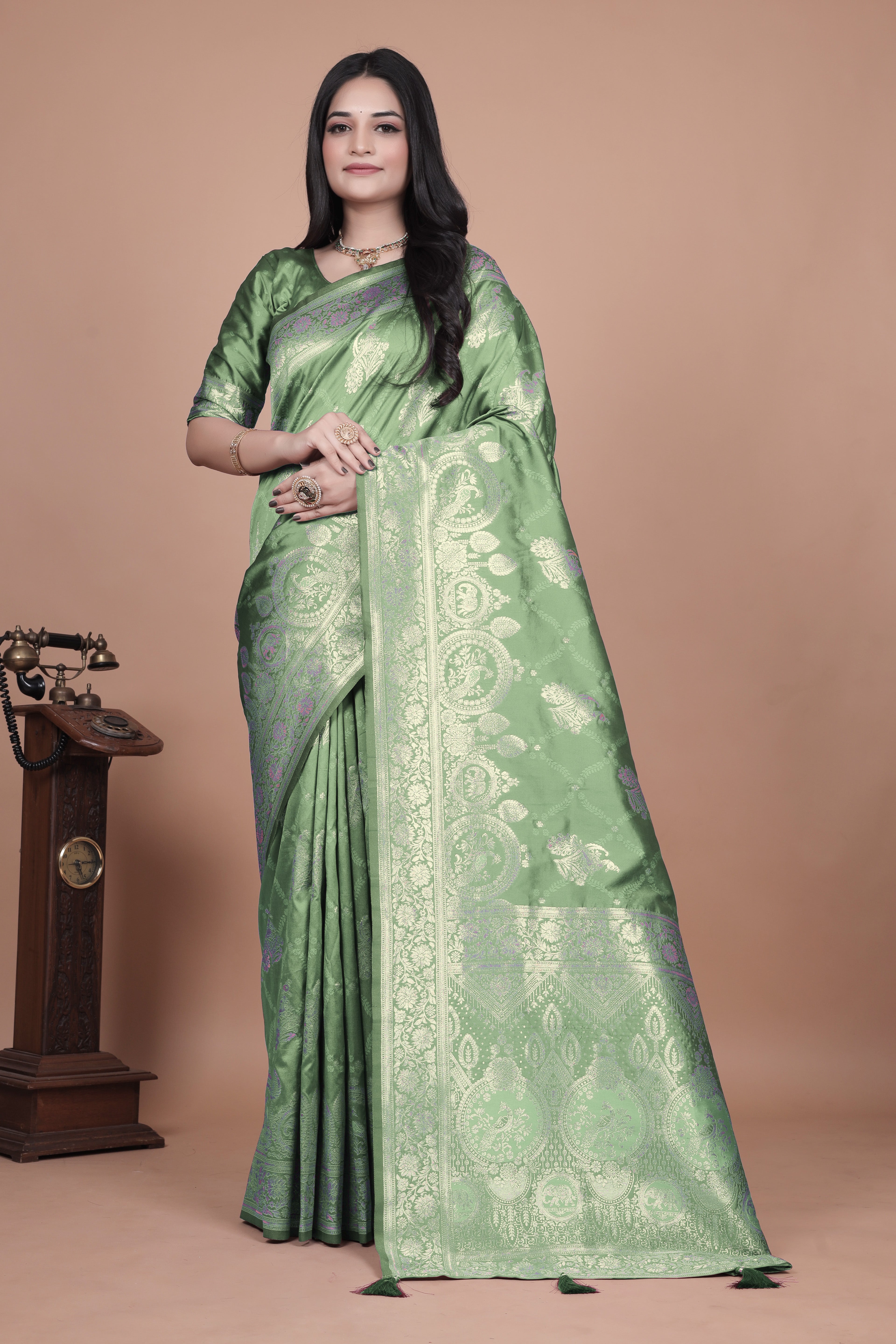 Banarasi Silk Saree with Intricate Silver Zari Weave with 4 color option  ✨🌸